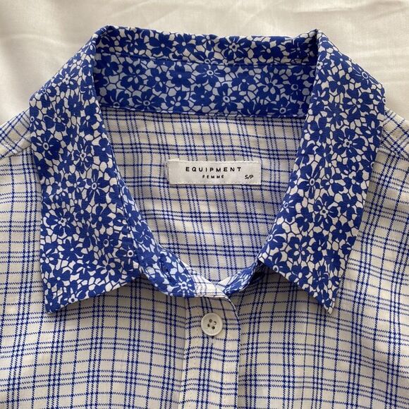 🧡 Equipment Silk Button Down Top in Blue and White with Blue Floral Collar - Picture 4 of 8